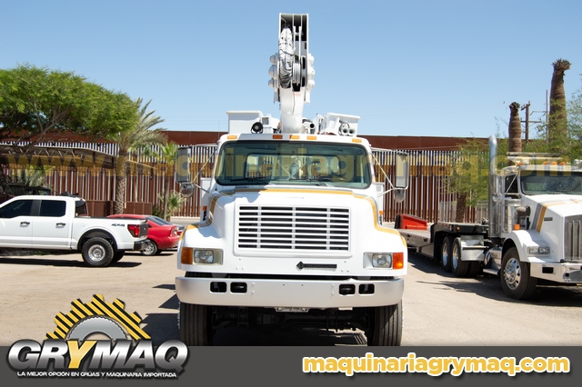 Grua Canastilla International 2000