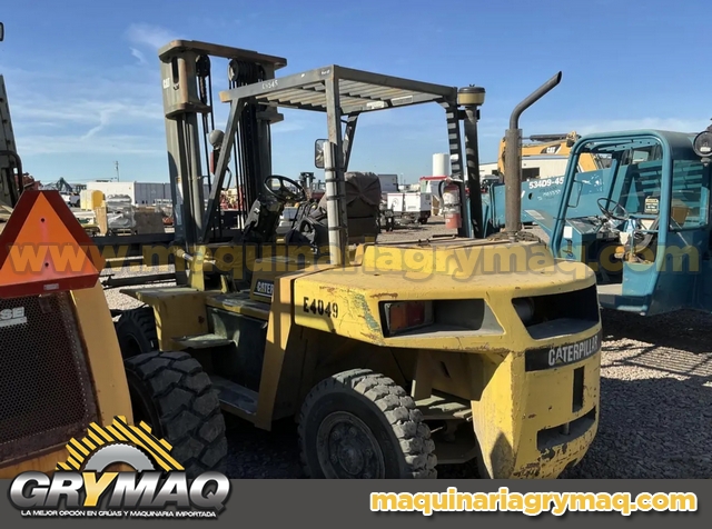 Montacargas CAT DP70 2004