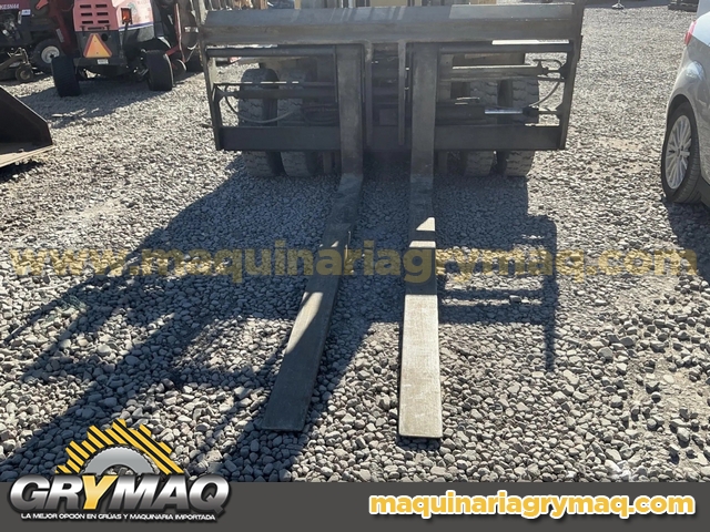 Montacargas CAT DP70 2004