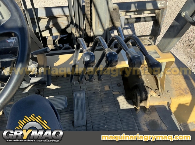 Montacargas CAT DP70 2004