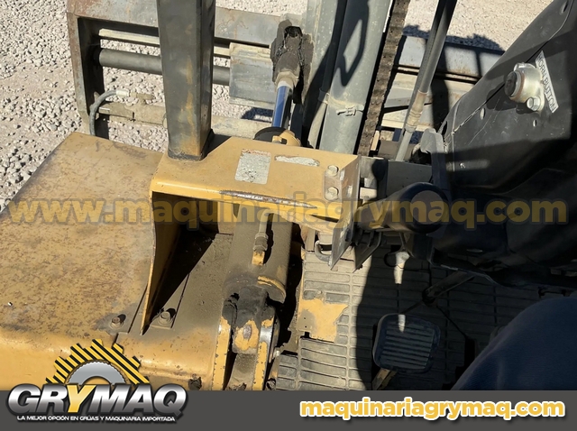 Montacargas CAT DP70 2004